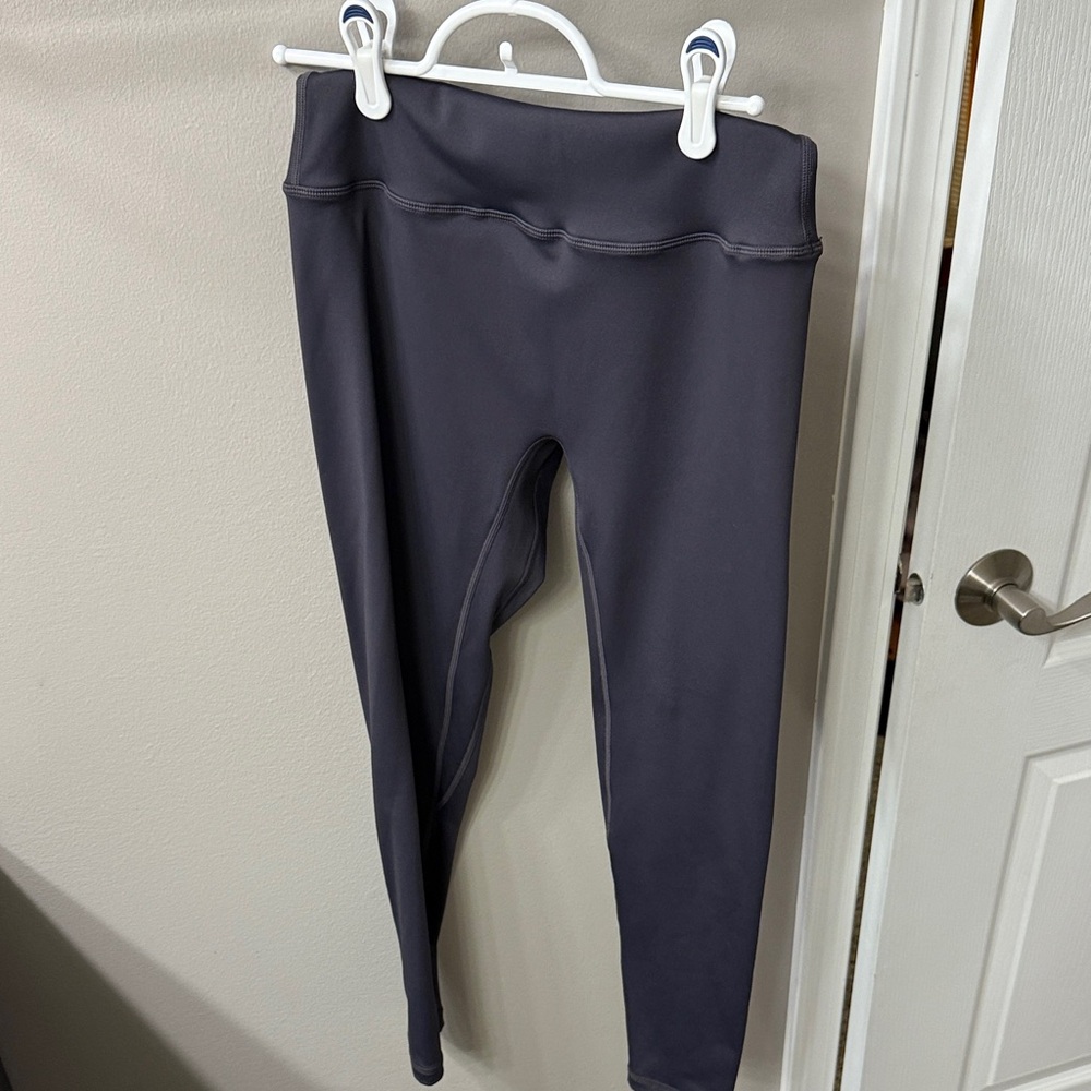 Zyia Cool Gray Streamline Leggings